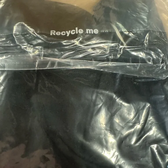 Reformation Black Short Sleeve Tee - Picture 5 of 7